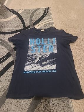 Hollister Mens Small Graphic Tee Shirt Surfer Beach Black Logo Spellout